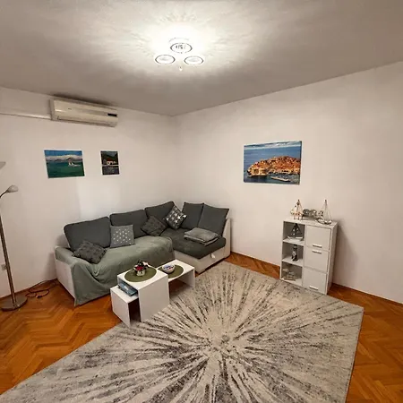 Ana - Family Friendly זאדאר