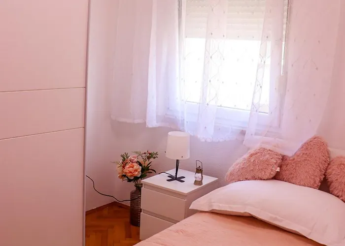 Ana - Family Friendly * זאדאר