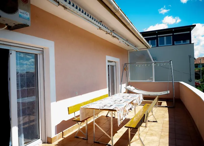 Ana - Family Friendly זאדאר